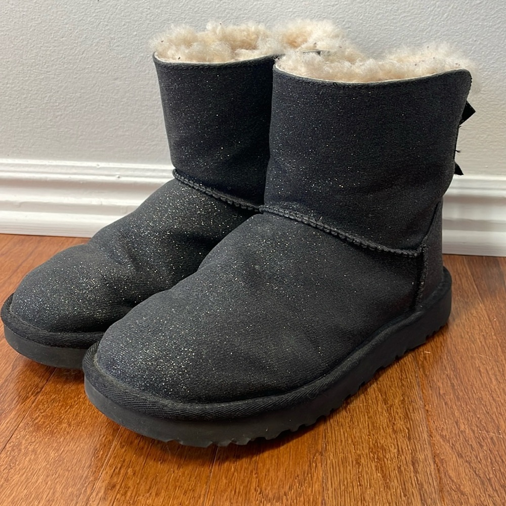 Ugg Mini Bailey Bow Sparkle ankle boot woman’s size 7